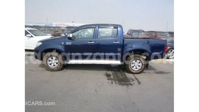 Big with watermark toyota hilux arusha import dubai 8739