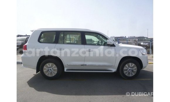 Buy Import Toyota Land Cruiser White Car in Import - Dubai in Arusha Buy Import Toyota Land Cruiser White Car in Import - Dubai in Arusha