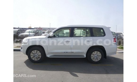 Buy Import Toyota Land Cruiser White Car in Import - Dubai in Arusha Buy Import Toyota Land Cruiser White Car in Import - Dubai in Arusha