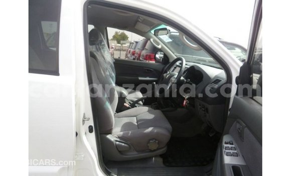 Buy Import Toyota Hilux White Car in Import - Dubai in Arusha Buy Import Toyota Hilux White Car in Import - Dubai in Arusha
