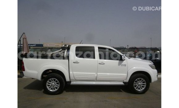 Buy Import Toyota Hilux White Car in Import - Dubai in Arusha Buy Import Toyota Hilux White Car in Import - Dubai in Arusha