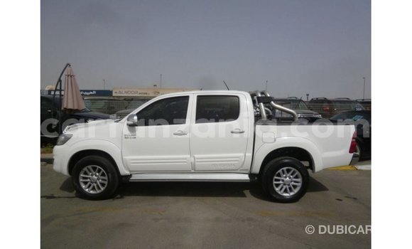 Buy Import Toyota Hilux White Car in Import - Dubai in Arusha Buy Import Toyota Hilux White Car in Import - Dubai in Arusha