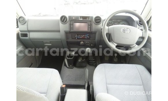 Buy Import Toyota Land Cruiser White Car in Import - Dubai in Arusha Buy Import Toyota Land Cruiser White Car in Import - Dubai in Arusha
