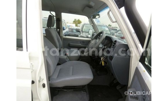 Buy Import Toyota Land Cruiser White Car in Import - Dubai in Arusha Buy Import Toyota Land Cruiser White Car in Import - Dubai in Arusha