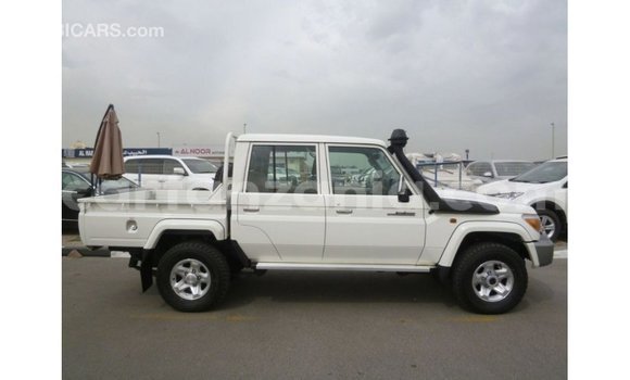 Buy Import Toyota Land Cruiser White Car in Import - Dubai in Arusha Buy Import Toyota Land Cruiser White Car in Import - Dubai in Arusha