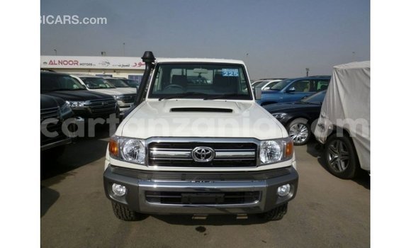 Nunua Imported Toyota Land Cruiser Nyeupe Gari ndani ya Import - Dubai nchini Arusha Nunua Imported Toyota Land Cruiser Nyeupe Gari ndani ya Import - Dubai nchini Arusha