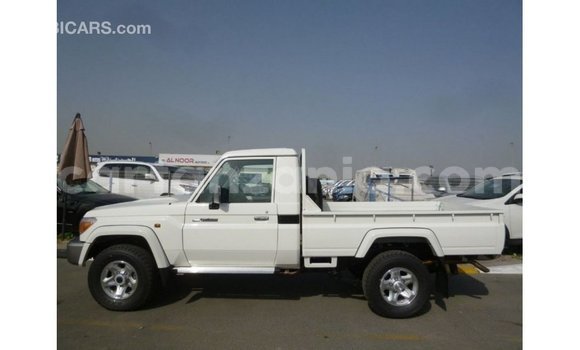 Nunua Imported Toyota Land Cruiser Nyeupe Gari ndani ya Import - Dubai nchini Arusha Nunua Imported Toyota Land Cruiser Nyeupe Gari ndani ya Import - Dubai nchini Arusha