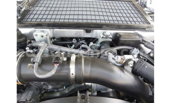 Nunua Imported Toyota Land Cruiser Nyeupe Gari ndani ya Import - Dubai nchini Arusha Nunua Imported Toyota Land Cruiser Nyeupe Gari ndani ya Import - Dubai nchini Arusha