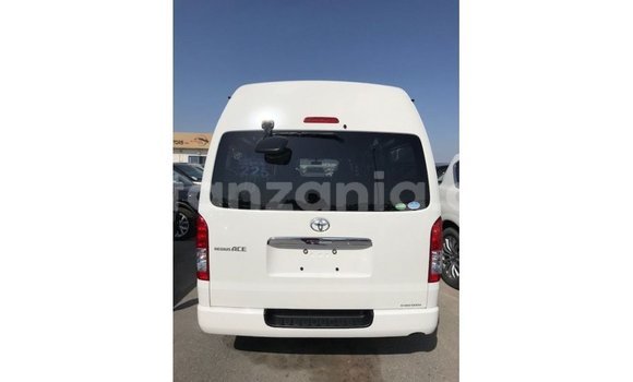 Nunua Imported Toyota Hiace Nyeupe Gari ndani ya Import - Dubai nchini Arusha Nunua Imported Toyota Hiace Nyeupe Gari ndani ya Import - Dubai nchini Arusha
