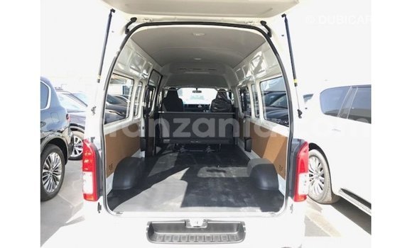 Nunua Imported Toyota Hiace Nyeupe Gari ndani ya Import - Dubai nchini Arusha Nunua Imported Toyota Hiace Nyeupe Gari ndani ya Import - Dubai nchini Arusha