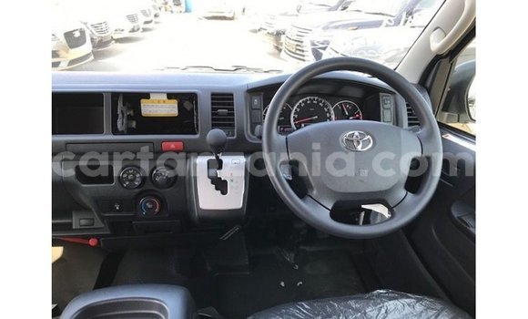 Nunua Imported Toyota Hiace Nyeupe Gari ndani ya Import - Dubai nchini Arusha Nunua Imported Toyota Hiace Nyeupe Gari ndani ya Import - Dubai nchini Arusha