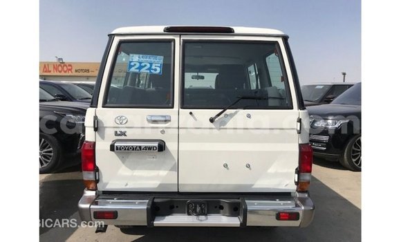 Nunua Imported Toyota Land Cruiser Nyeupe Gari ndani ya Import - Dubai nchini Arusha Nunua Imported Toyota Land Cruiser Nyeupe Gari ndani ya Import - Dubai nchini Arusha