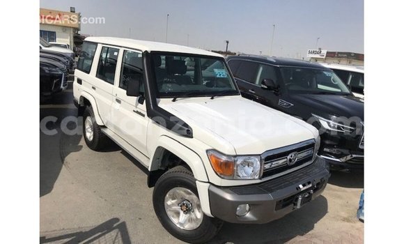 Nunua Imported Toyota Land Cruiser Nyeupe Gari ndani ya Import - Dubai nchini Arusha Nunua Imported Toyota Land Cruiser Nyeupe Gari ndani ya Import - Dubai nchini Arusha