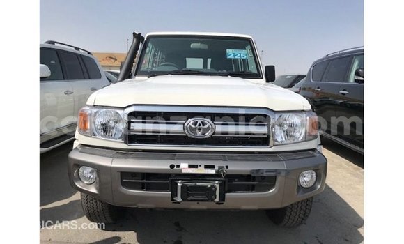 Nunua Imported Toyota Land Cruiser Nyeupe Gari ndani ya Import - Dubai nchini Arusha Nunua Imported Toyota Land Cruiser Nyeupe Gari ndani ya Import - Dubai nchini Arusha