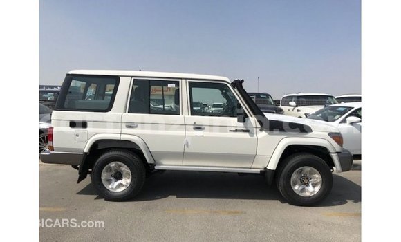 Nunua Imported Toyota Land Cruiser Nyeupe Gari ndani ya Import - Dubai nchini Arusha Nunua Imported Toyota Land Cruiser Nyeupe Gari ndani ya Import - Dubai nchini Arusha