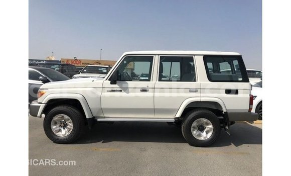 Nunua Imported Toyota Land Cruiser Nyeupe Gari ndani ya Import - Dubai nchini Arusha Nunua Imported Toyota Land Cruiser Nyeupe Gari ndani ya Import - Dubai nchini Arusha