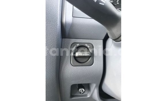 Nunua Imported Toyota Land Cruiser Nyeupe Gari ndani ya Import - Dubai nchini Arusha Nunua Imported Toyota Land Cruiser Nyeupe Gari ndani ya Import - Dubai nchini Arusha