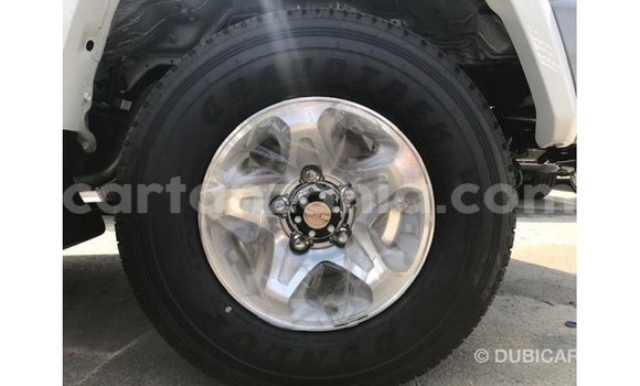 Nunua Imported Toyota Land Cruiser Nyeupe Gari ndani ya Import - Dubai nchini Arusha Nunua Imported Toyota Land Cruiser Nyeupe Gari ndani ya Import - Dubai nchini Arusha