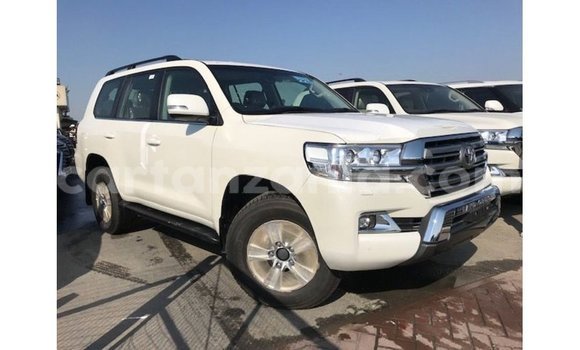Nunua Imported Toyota Land Cruiser Nyeupe Gari ndani ya Import - Dubai nchini Arusha Nunua Imported Toyota Land Cruiser Nyeupe Gari ndani ya Import - Dubai nchini Arusha