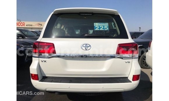 Nunua Imported Toyota Land Cruiser Nyeupe Gari ndani ya Import - Dubai nchini Arusha Nunua Imported Toyota Land Cruiser Nyeupe Gari ndani ya Import - Dubai nchini Arusha