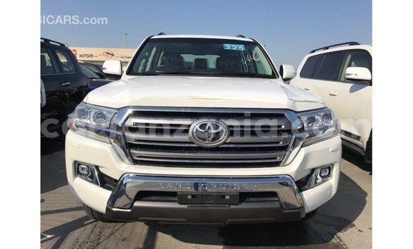 Nunua Imported Toyota Land Cruiser Nyeupe Gari ndani ya Import - Dubai nchini Arusha Nunua Imported Toyota Land Cruiser Nyeupe Gari ndani ya Import - Dubai nchini Arusha