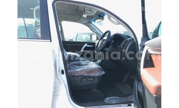 Nunua Imported Toyota Land Cruiser Nyeupe Gari ndani ya Import - Dubai nchini Arusha Nunua Imported Toyota Land Cruiser Nyeupe Gari ndani ya Import - Dubai nchini Arusha