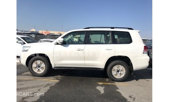 Nunua Imported Toyota Land Cruiser Nyeupe Gari ndani ya Import - Dubai nchini Arusha Nunua Imported Toyota Land Cruiser Nyeupe Gari ndani ya Import - Dubai nchini Arusha