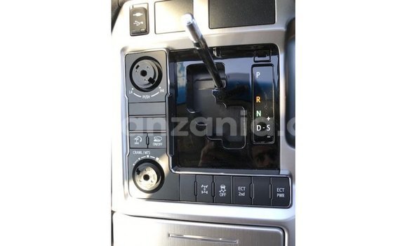 Nunua Imported Toyota Land Cruiser Nyeupe Gari ndani ya Import - Dubai nchini Arusha Nunua Imported Toyota Land Cruiser Nyeupe Gari ndani ya Import - Dubai nchini Arusha