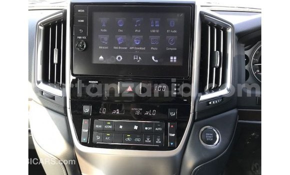 Nunua Imported Toyota Land Cruiser Nyeupe Gari ndani ya Import - Dubai nchini Arusha Nunua Imported Toyota Land Cruiser Nyeupe Gari ndani ya Import - Dubai nchini Arusha