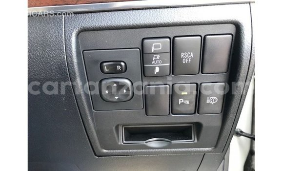 Nunua Imported Toyota Land Cruiser Nyeupe Gari ndani ya Import - Dubai nchini Arusha Nunua Imported Toyota Land Cruiser Nyeupe Gari ndani ya Import - Dubai nchini Arusha