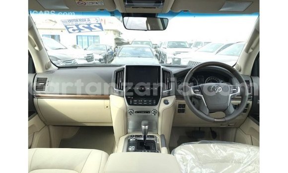 Nunua Imported Toyota Land Cruiser Nyeupe Gari ndani ya Import - Dubai nchini Arusha Nunua Imported Toyota Land Cruiser Nyeupe Gari ndani ya Import - Dubai nchini Arusha