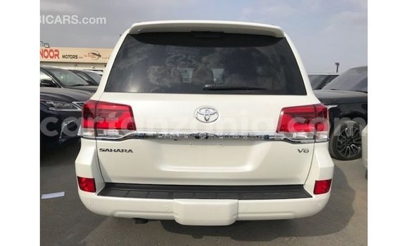 Nunua Imported Toyota Land Cruiser Nyeupe Gari ndani ya Import - Dubai nchini Arusha Nunua Imported Toyota Land Cruiser Nyeupe Gari ndani ya Import - Dubai nchini Arusha