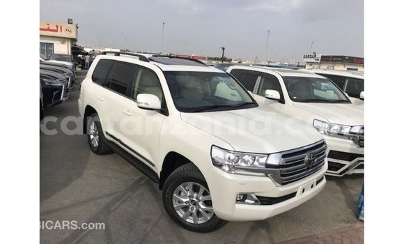 Nunua Imported Toyota Land Cruiser Nyeupe Gari ndani ya Import - Dubai nchini Arusha Nunua Imported Toyota Land Cruiser Nyeupe Gari ndani ya Import - Dubai nchini Arusha