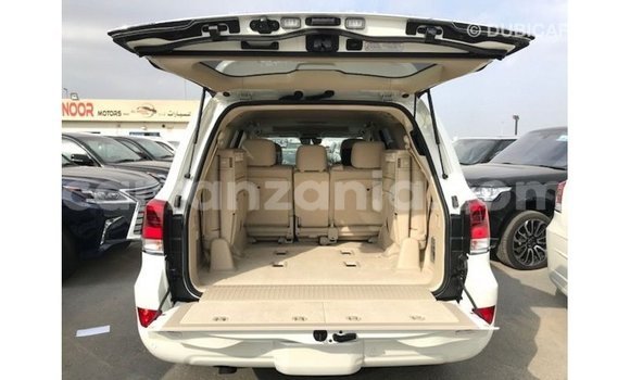 Nunua Imported Toyota Land Cruiser Nyeupe Gari ndani ya Import - Dubai nchini Arusha Nunua Imported Toyota Land Cruiser Nyeupe Gari ndani ya Import - Dubai nchini Arusha