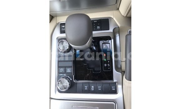 Nunua Imported Toyota Land Cruiser Nyeupe Gari ndani ya Import - Dubai nchini Arusha Nunua Imported Toyota Land Cruiser Nyeupe Gari ndani ya Import - Dubai nchini Arusha
