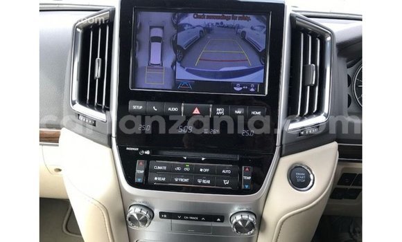 Nunua Imported Toyota Land Cruiser Nyeupe Gari ndani ya Import - Dubai nchini Arusha Nunua Imported Toyota Land Cruiser Nyeupe Gari ndani ya Import - Dubai nchini Arusha
