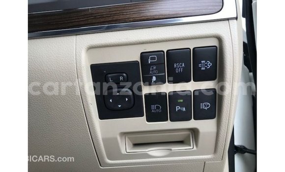 Nunua Imported Toyota Land Cruiser Nyeupe Gari ndani ya Import - Dubai nchini Arusha Nunua Imported Toyota Land Cruiser Nyeupe Gari ndani ya Import - Dubai nchini Arusha