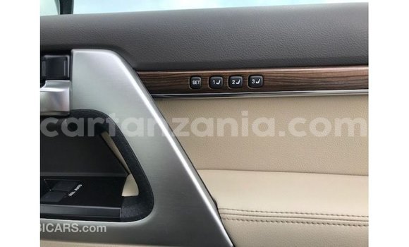 Nunua Imported Toyota Land Cruiser Nyeupe Gari ndani ya Import - Dubai nchini Arusha Nunua Imported Toyota Land Cruiser Nyeupe Gari ndani ya Import - Dubai nchini Arusha
