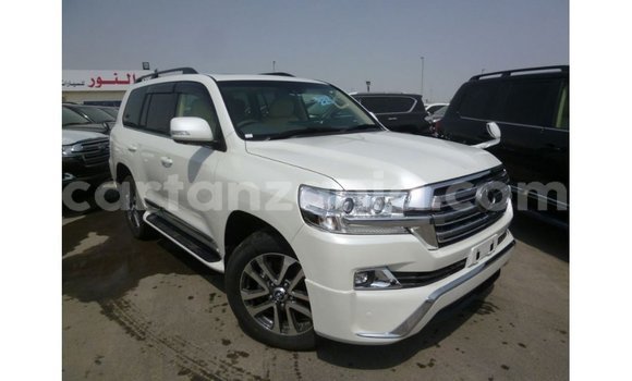Nunua Imported Toyota Land Cruiser Nyeupe Gari ndani ya Import - Dubai nchini Arusha Nunua Imported Toyota Land Cruiser Nyeupe Gari ndani ya Import - Dubai nchini Arusha