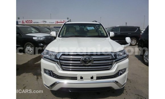 Nunua Imported Toyota Land Cruiser Nyeupe Gari ndani ya Import - Dubai nchini Arusha Nunua Imported Toyota Land Cruiser Nyeupe Gari ndani ya Import - Dubai nchini Arusha