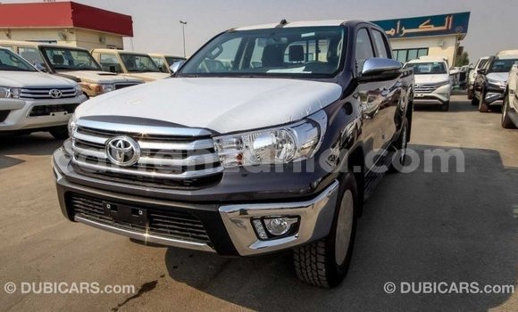 Nunua Imported Toyota Hilux Nyeusi Gari ndani ya Import - Dubai nchini Arusha Nunua Imported Toyota Hilux Nyeusi Gari ndani ya Import - Dubai nchini Arusha