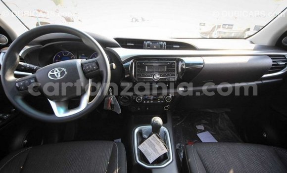 Nunua Imported Toyota Hilux Nyeusi Gari ndani ya Import - Dubai nchini Arusha Nunua Imported Toyota Hilux Nyeusi Gari ndani ya Import - Dubai nchini Arusha