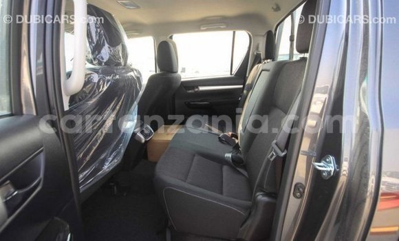 Nunua Imported Toyota Hilux Nyeusi Gari ndani ya Import - Dubai nchini Arusha Nunua Imported Toyota Hilux Nyeusi Gari ndani ya Import - Dubai nchini Arusha