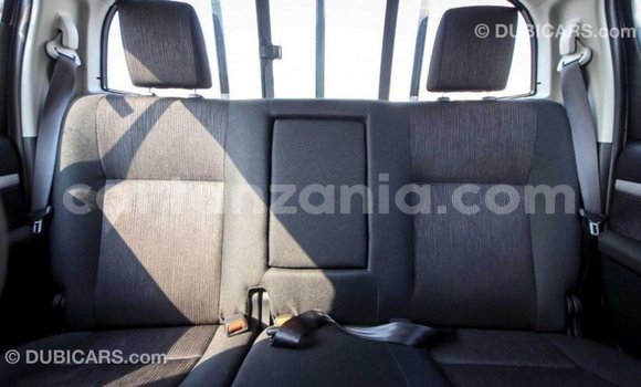 Nunua Imported Toyota Hilux Nyeusi Gari ndani ya Import - Dubai nchini Arusha Nunua Imported Toyota Hilux Nyeusi Gari ndani ya Import - Dubai nchini Arusha