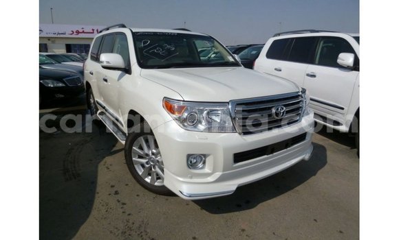 Nunua Imported Toyota Land Cruiser Nyeupe Gari ndani ya Import - Dubai nchini Arusha Nunua Imported Toyota Land Cruiser Nyeupe Gari ndani ya Import - Dubai nchini Arusha