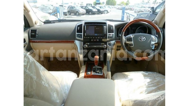 Big with watermark toyota land cruiser arusha import dubai 8766