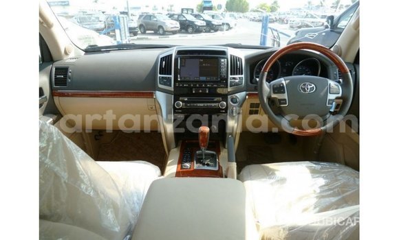 Nunua Imported Toyota Land Cruiser Nyeupe Gari ndani ya Import - Dubai nchini Arusha Nunua Imported Toyota Land Cruiser Nyeupe Gari ndani ya Import - Dubai nchini Arusha