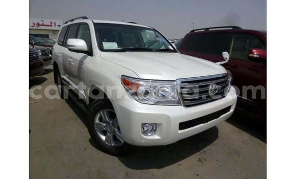 Nunua Imported Toyota Land Cruiser Nyeupe Gari ndani ya Import - Dubai nchini Arusha Nunua Imported Toyota Land Cruiser Nyeupe Gari ndani ya Import - Dubai nchini Arusha