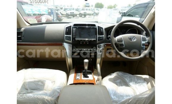 Nunua Imported Toyota Land Cruiser Nyeupe Gari ndani ya Import - Dubai nchini Arusha Nunua Imported Toyota Land Cruiser Nyeupe Gari ndani ya Import - Dubai nchini Arusha