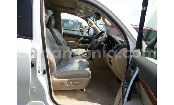 Nunua Imported Toyota Land Cruiser Nyeupe Gari ndani ya Import - Dubai nchini Arusha Nunua Imported Toyota Land Cruiser Nyeupe Gari ndani ya Import - Dubai nchini Arusha